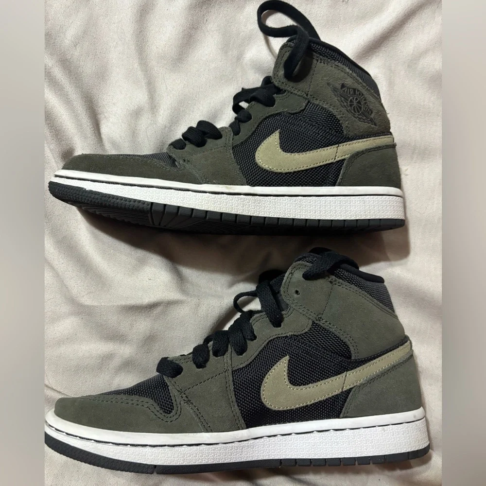 Nike Men's Sneakers - Olive and Black - Picture 2 of 4